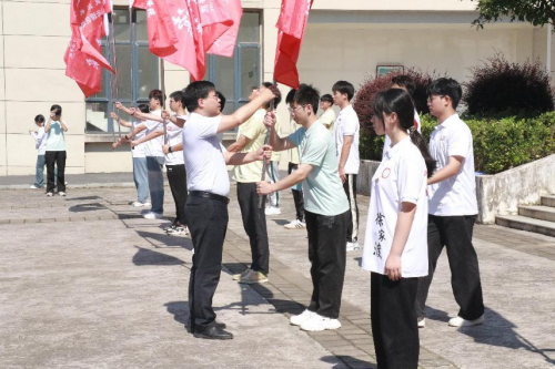 星辉平台-江西财经大学现代经济管理学院赴宜春高安市乡村振兴促进团正式启程！