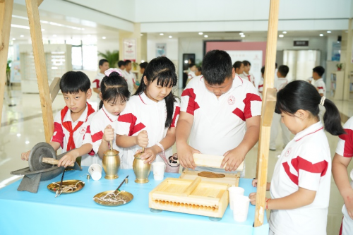 星辉平台-岐黄沁学子 药香飘校园，校园中医药文化主题日成功举办