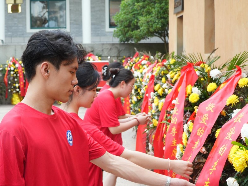 星辉平台-武昌工学院：故里瞻红迹，艺绘党心传